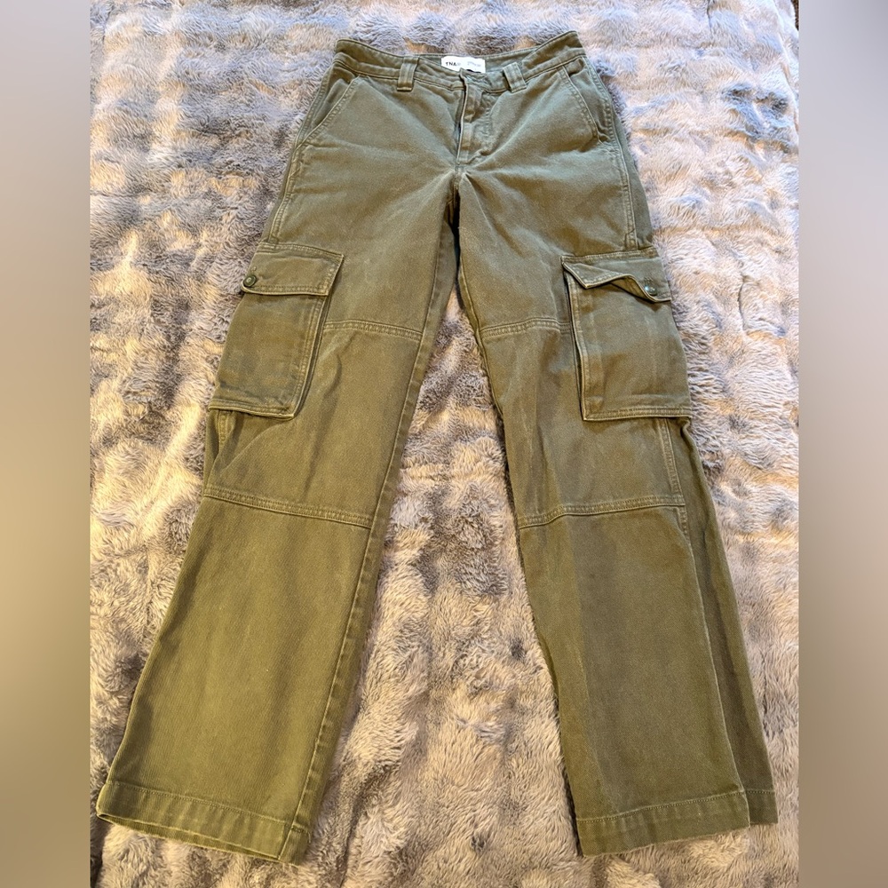 TNA Aritzia wide leg cargo jeans size 0